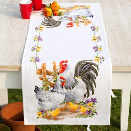 Camino de mesa familia de gallinas