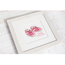 Kit punto de cruz Natalicio zapatitos en rosa bebé